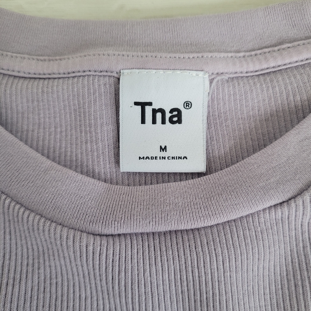Aritzia TNA Ribbed Long Sleeve Cropped Top Shirt Size Medium Lavender - Picture 3 of 7